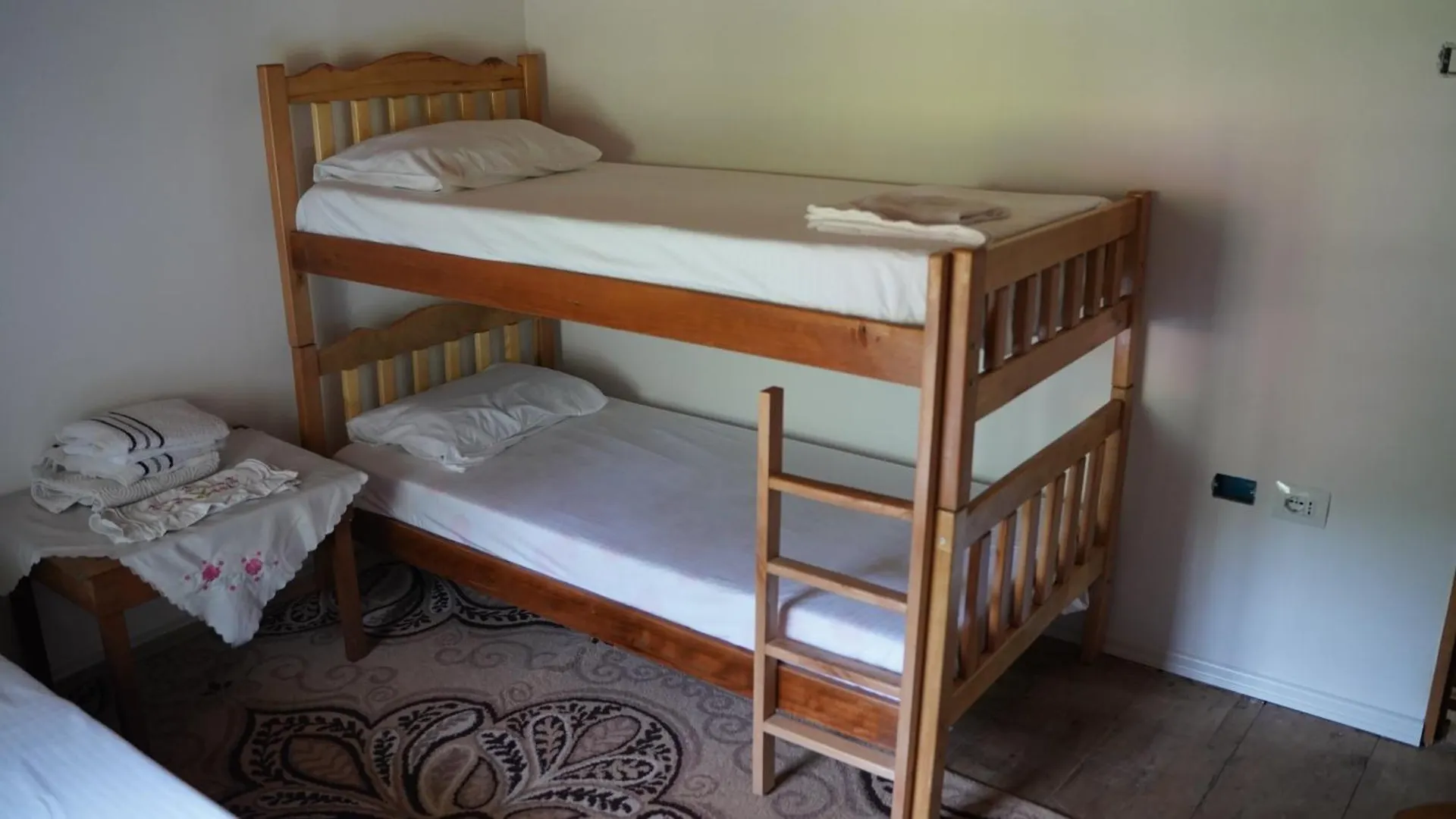 Motina River Guesthouse Τροπόγια